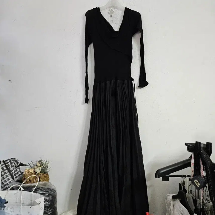 [BUNJANG] Black Long Pleated Dress / 블랙 롱 플리츠 원피스