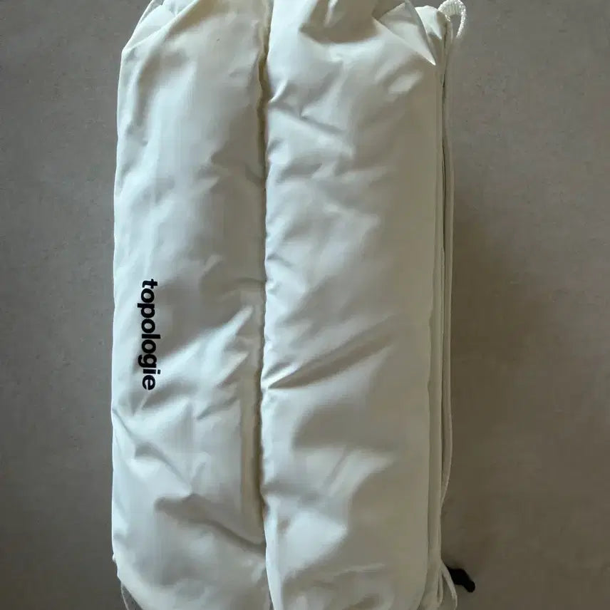 [BUNJANG] Topologie White Bottle Bag / Topologie 토폴로지 화이트 보틀백