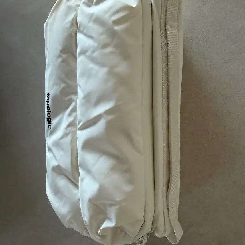 [BUNJANG] Topologie White Bottle Bag / Topologie 토폴로지 화이트 보틀백