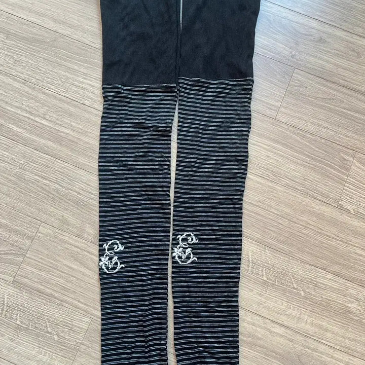 [BUNJANG] e.e.s.s.a.y Striped Leg Warmers / e.e.s.s.a.y 에세이 레그워머 STRIPED LEG WARMERS