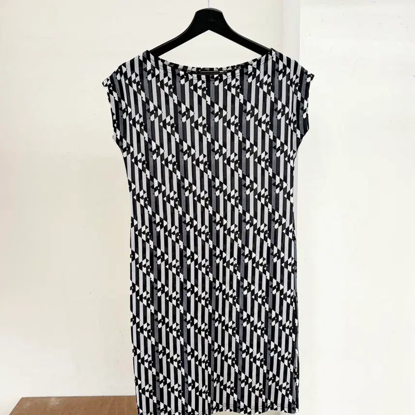 [BUNJANG] Fendi Zucca Pattern Sleeveless Mini Dress / 펜디 주카 패턴 슬리브리스 미니 원피스