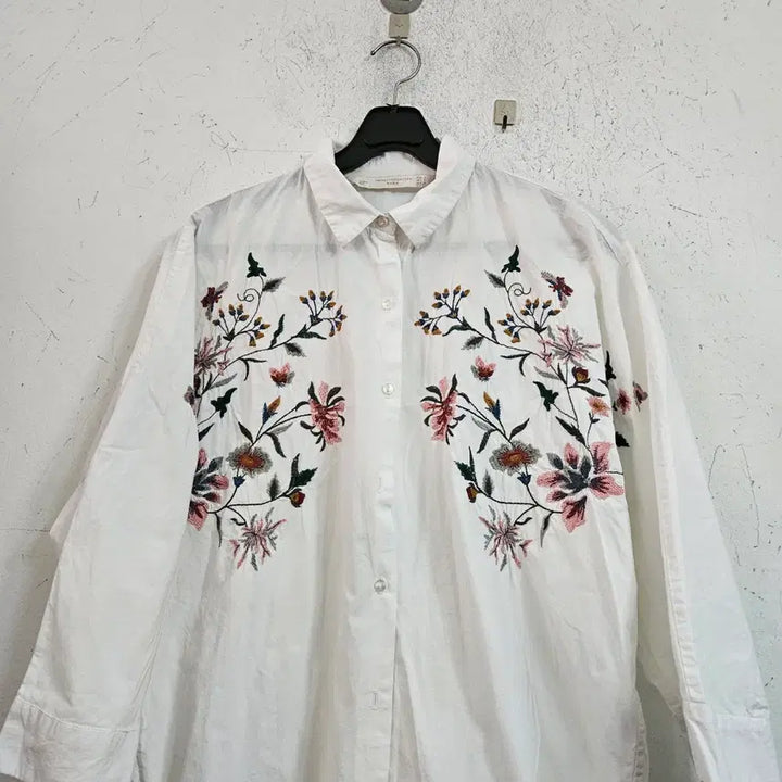 [BUNJANG] Zara White Floral Embroidered Shirt / 자라 화이트 플라워 자수 셔츠