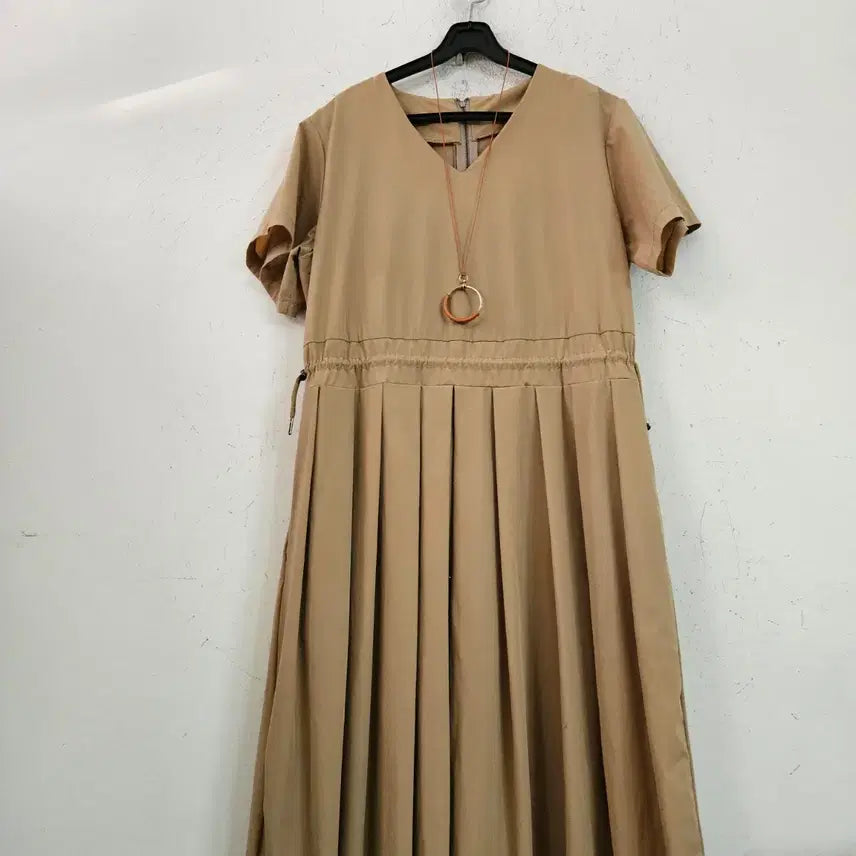 [BUNJANG] Beige Pleated Long Dress / 베이지 플리츠 롱 원피스