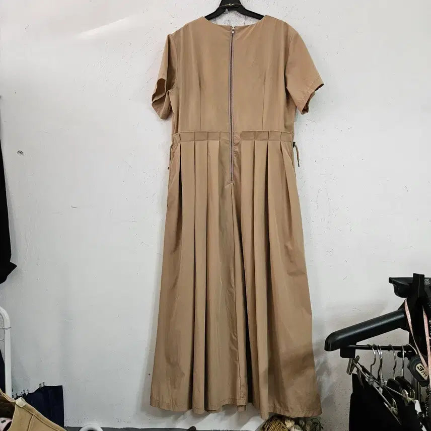 [BUNJANG] Beige Pleated Long Dress / 베이지 플리츠 롱 원피스