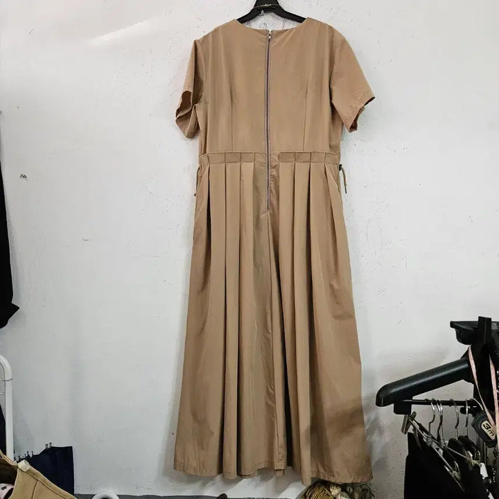 [BUNJANG] Beige Pleated Long Dress / 베이지 플리츠 롱 원피스