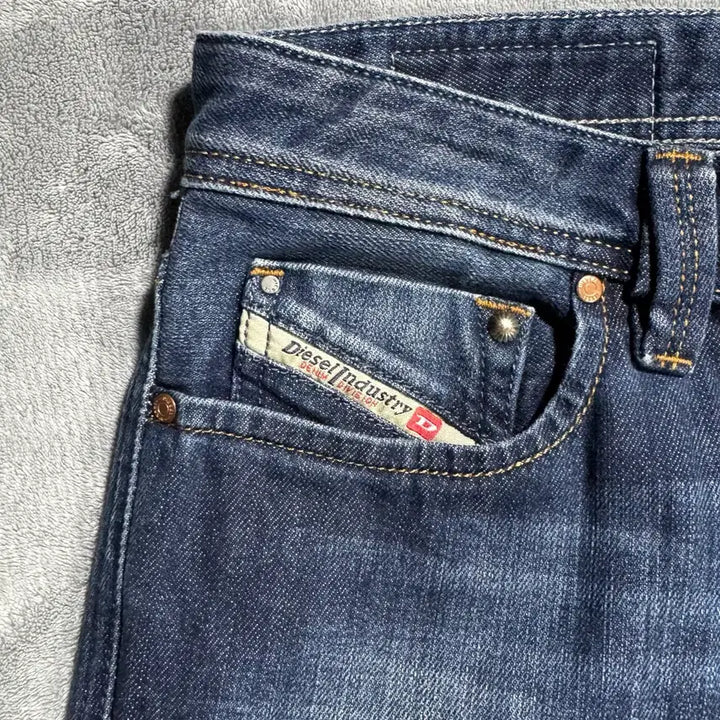 [BUNJANG] Diesel Larkee Straight Leg Denim Jeans 28/32 / 디젤 라키 LARKEE 데님팬츠 28/32