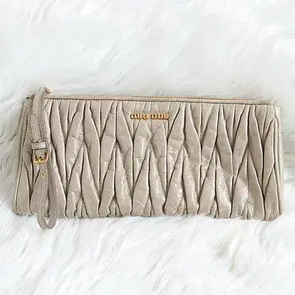 [BUNJANG] Miu Miu Matelassé Clutch Beige / 미우미우 마틀라세 클러치 베이지 ( 정품 인증서