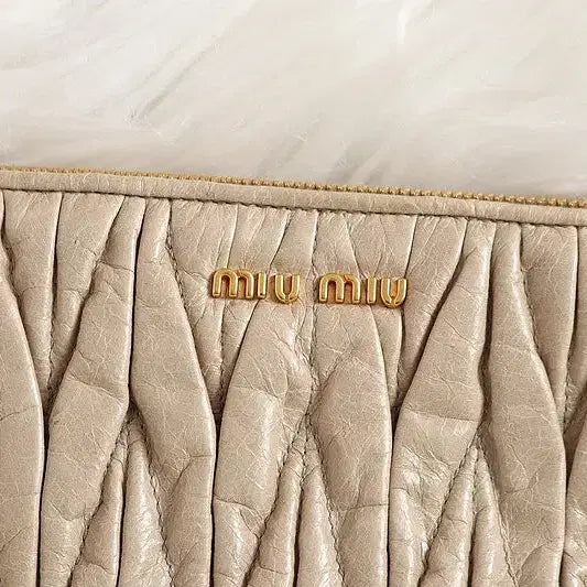 [BUNJANG] Miu Miu Matelassé Clutch Beige / 미우미우 마틀라세 클러치 베이지 ( 정품 인증서