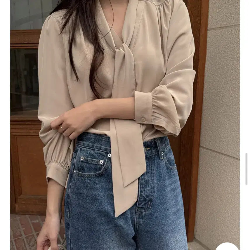 [BUNJANG] Ribbon Blouse Beige Date Look / 리본 블라우스 베이지 데이트룩