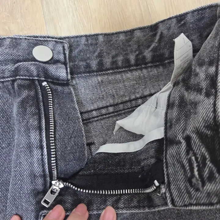 [BUNJANG] Black Denim Damage Shorts / 흑청 데미지 숏팬츠