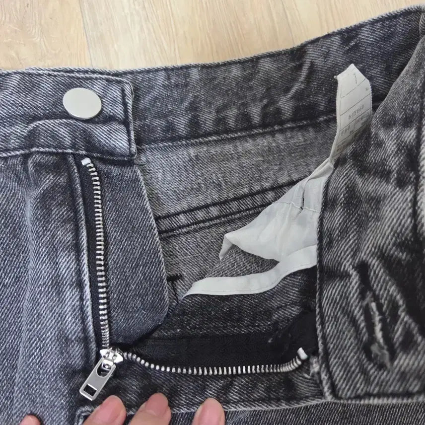 [BUNJANG] Black Denim Damage Shorts / 흑청 데미지 숏팬츠