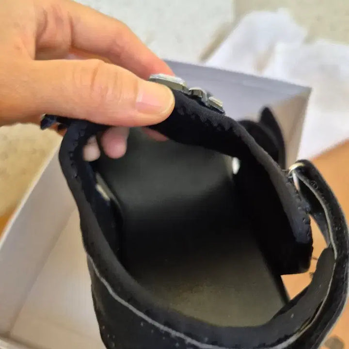 [BUNJANG] Black Cubic Embellished Sandals Slippers (240) / 블랙 큐빅 장식 샌들 슬리퍼240