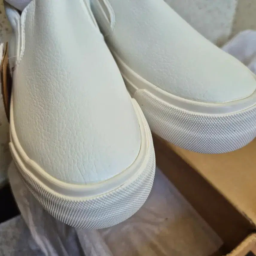 [BUNJANG] White Leather Slip-On Shoes / 화이트 가죽 슬립온 새상품