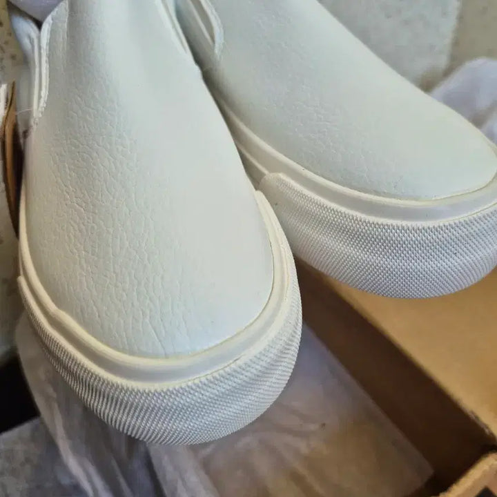 [BUNJANG] White Leather Slip-On Shoes / 화이트 가죽 슬립온 새상품