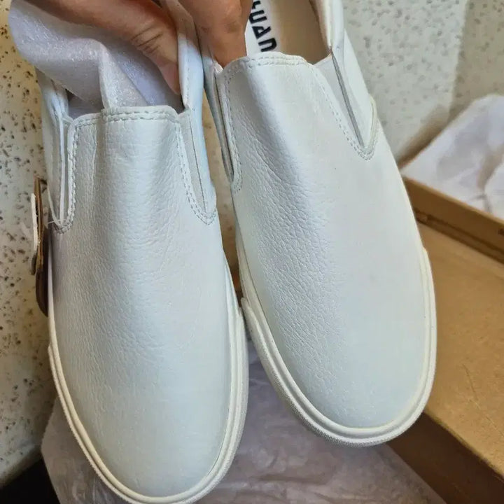 [BUNJANG] White Leather Slip-On Shoes / 화이트 가죽 슬립온 새상품