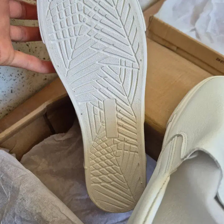 [BUNJANG] White Leather Slip-On Shoes / 화이트 가죽 슬립온 새상품