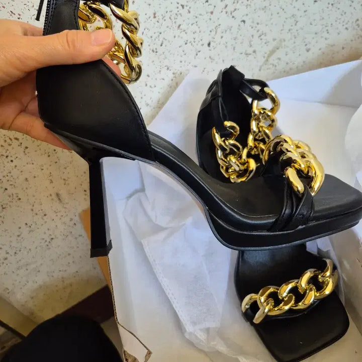 [BUNJANG] Black &amp; Gold Chain Heeled Sandals / 블랙 앤 골드 체인 샌들힐