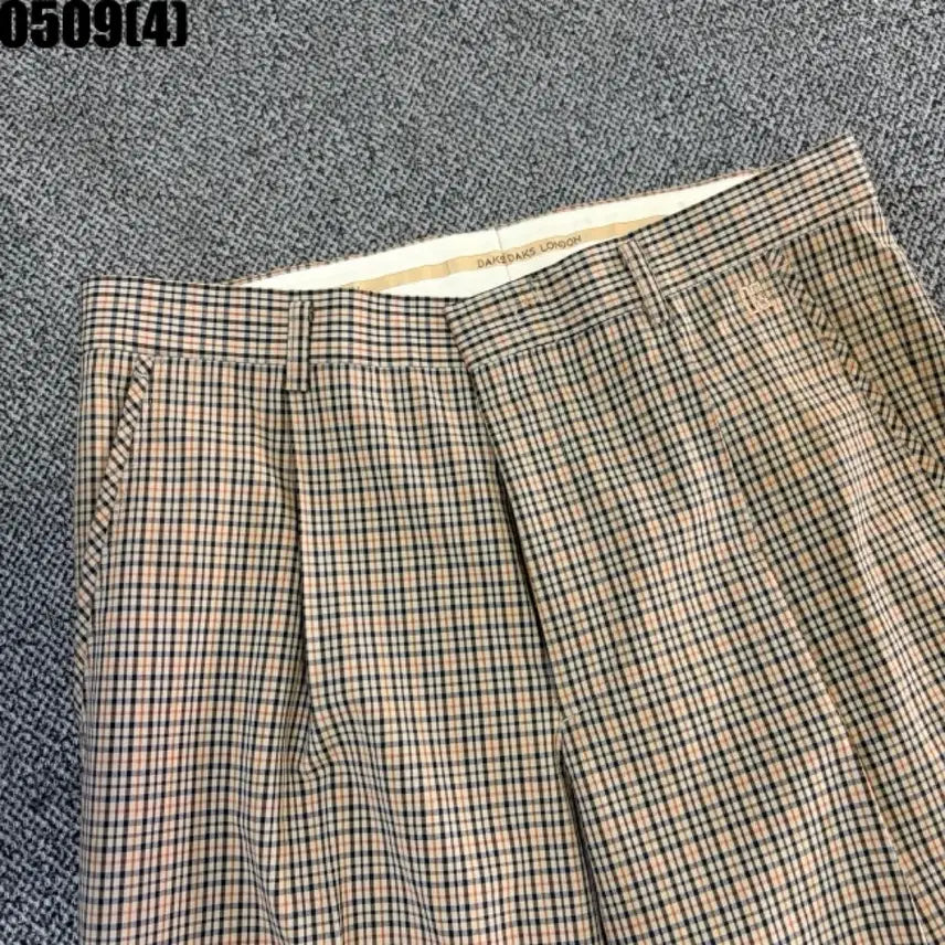 [BUNJANG] Daks Check Pattern Pleats Wide Pants / 닥스 체크 패턴 플리츠 와이드 팬츠 84-97 | 0509