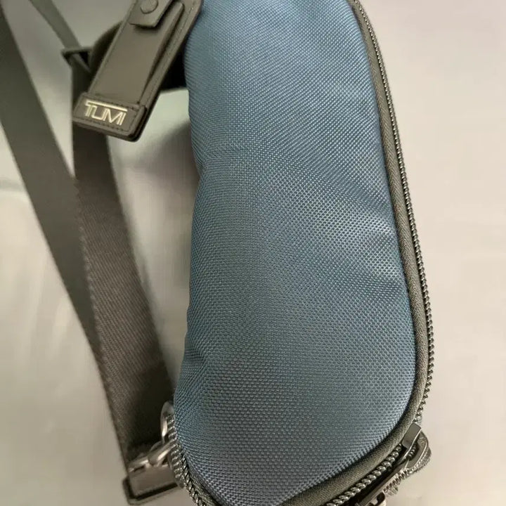 [BUNJANG] Tumi Sling Bag / 투미 슬링백