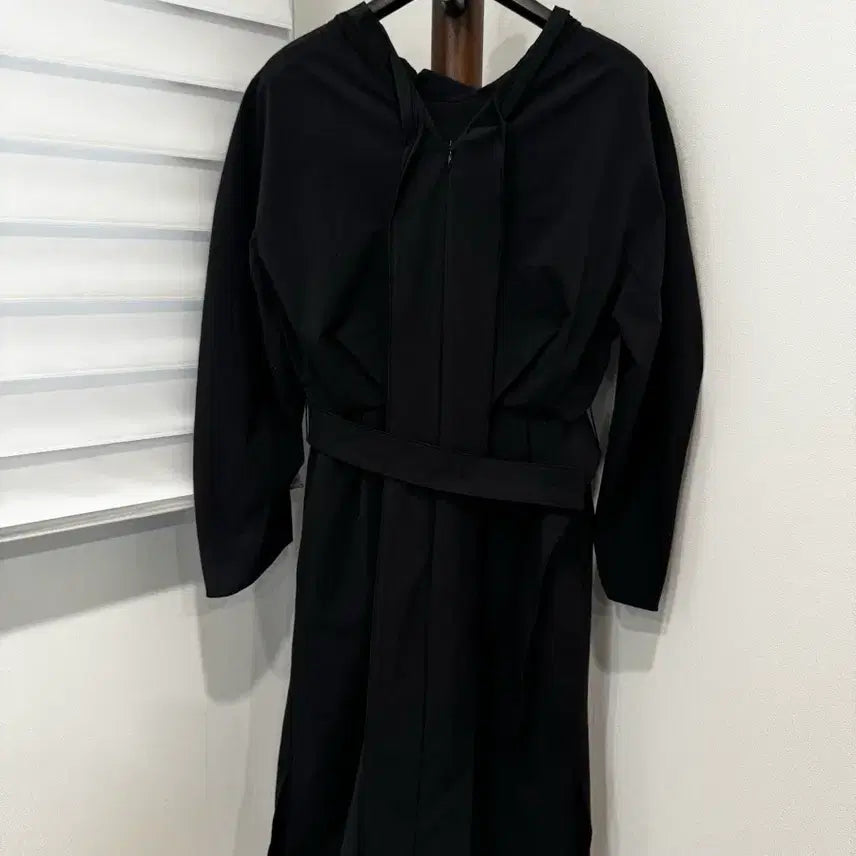 [BUNJANG] EN AVANCE Black Minimalist Slim Fit Dress / 한섬 EN AVANCE 블랙 미니멀 원피스 슬림핏