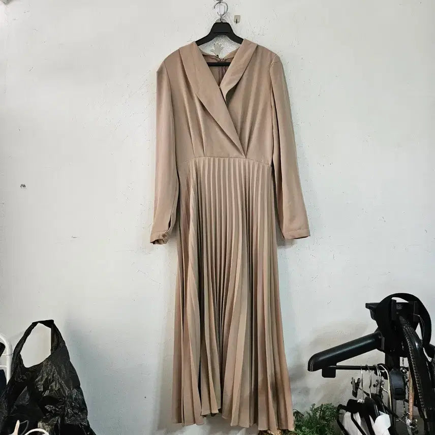[BUNJANG] Beige Pleated Long Dress / 베이지 플리츠 롱 원피스