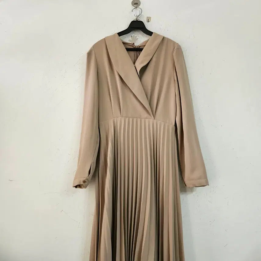 [BUNJANG] Beige Pleated Long Dress / 베이지 플리츠 롱 원피스
