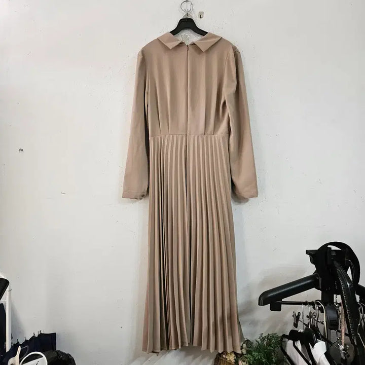[BUNJANG] Beige Pleated Long Dress / 베이지 플리츠 롱 원피스