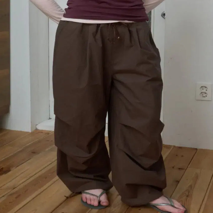 [BUNJANG] Physis Needle Collaboration Parachute Jogger Pants Brown / 파이시스 니들 콜라보 파라슈트 조거 팬츠 브라운