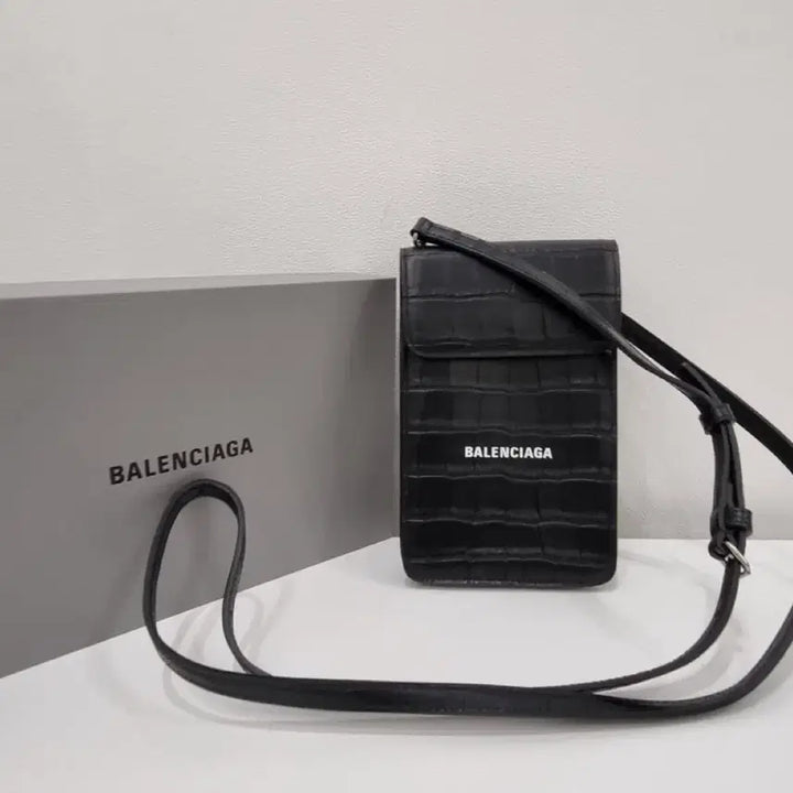 [BUNJANG] Balenciaga Crocodile Leather Phone Holder Mini Crossbody Bag / 발렌시아가 폰홀더 미니 레더 크로스백