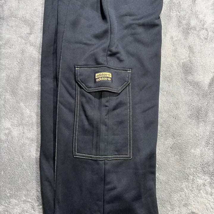 [BUNJANG] Adidas Black Wide Cargo Track Pants / 아디다스 블랙 와이드 카고 트랙 팬츠
