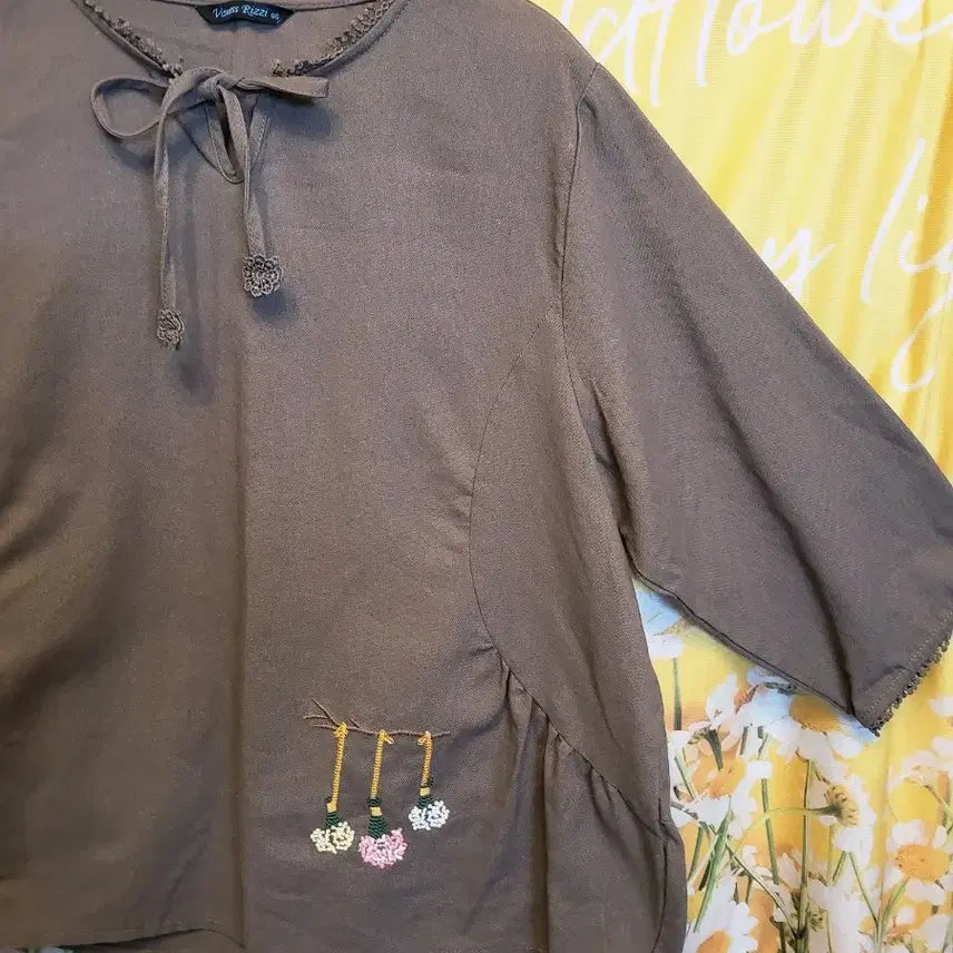 [BUNJANG] Vanessaritz 2024 Brown Embroidery Blouse Size 66 / 바네스리찌 2024 브라운 자수 블라우스66