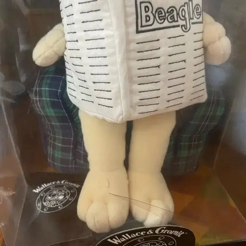 [BUNJANG] Wallace &amp; Gromit Classic Sofa Figure (Sealed, Full Box) / 월레스와그로밋 고전 소파 인형 풀박스 미개봉