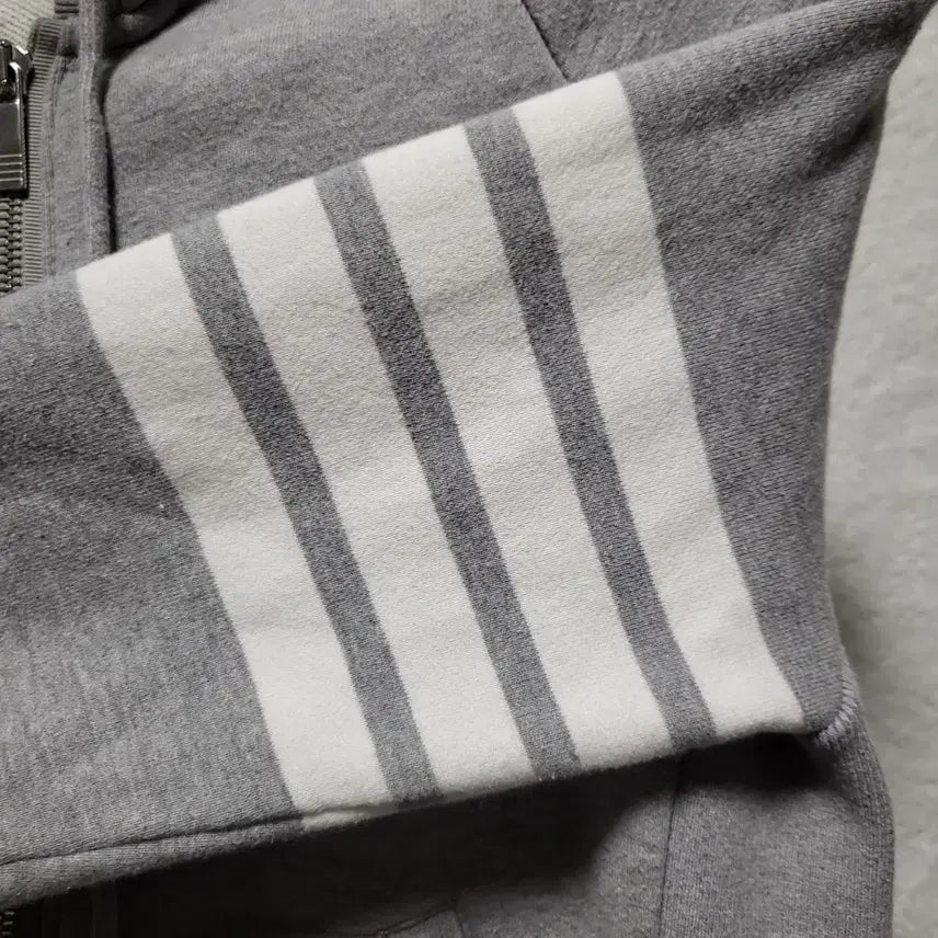 [BUNJANG] Thom Browne Signature Stripe Armband Hoodie Zip-Up / [정품] 2 / 톰브라운 사선완장 후드집업