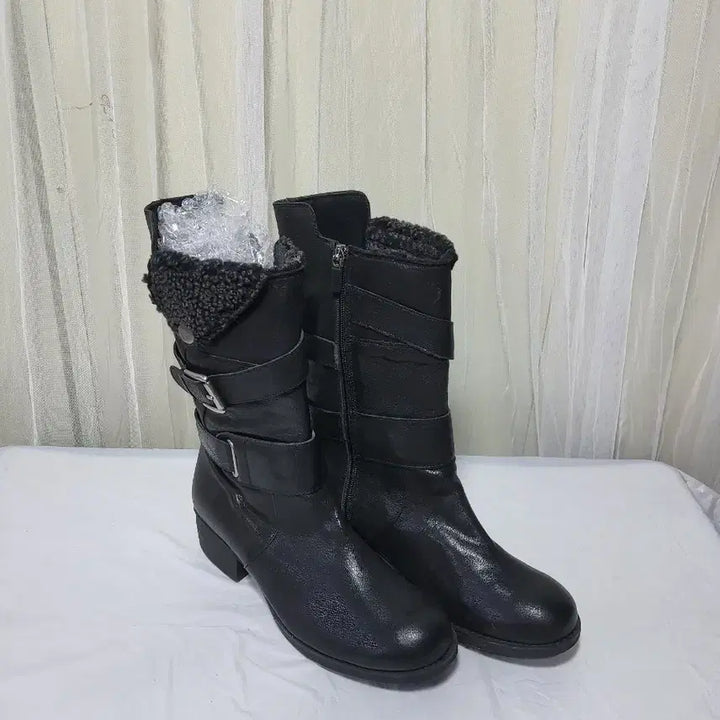 [BUNJANG] Black Fur Lined Ankle Boots / [새상품]블랙 털 안감 앵클 부츠245