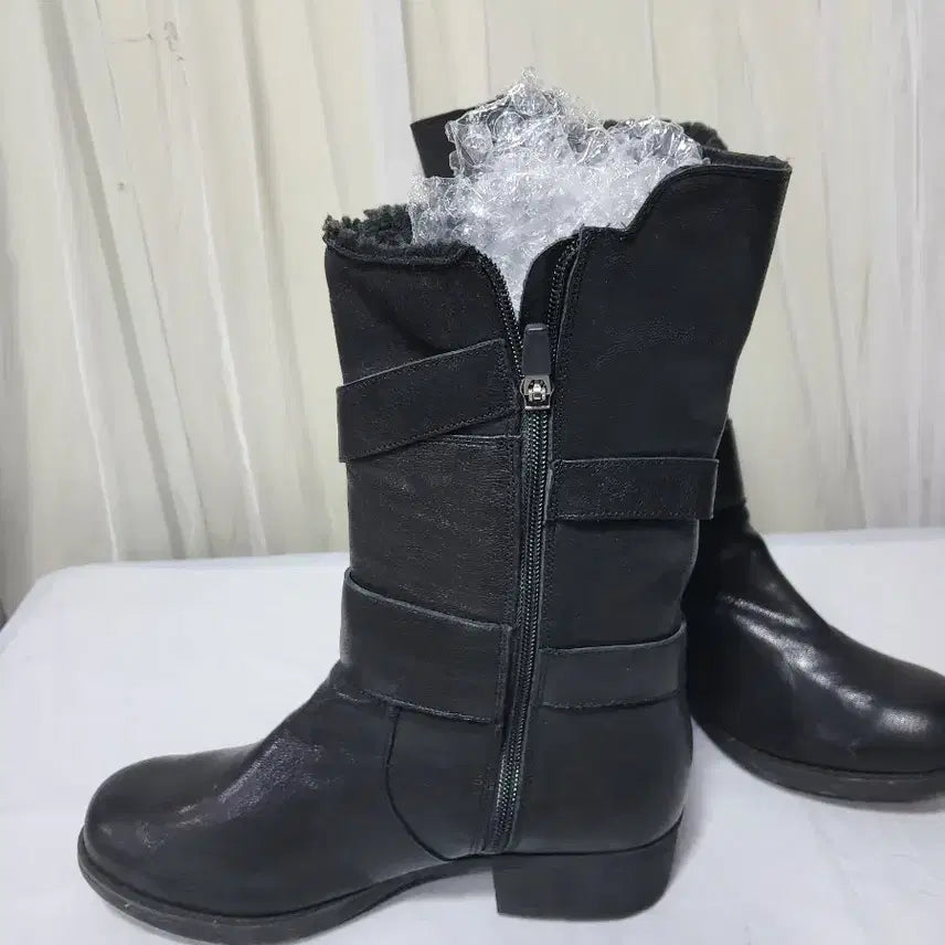 [BUNJANG] Black Fur Lined Ankle Boots / [새상품]블랙 털 안감 앵클 부츠245