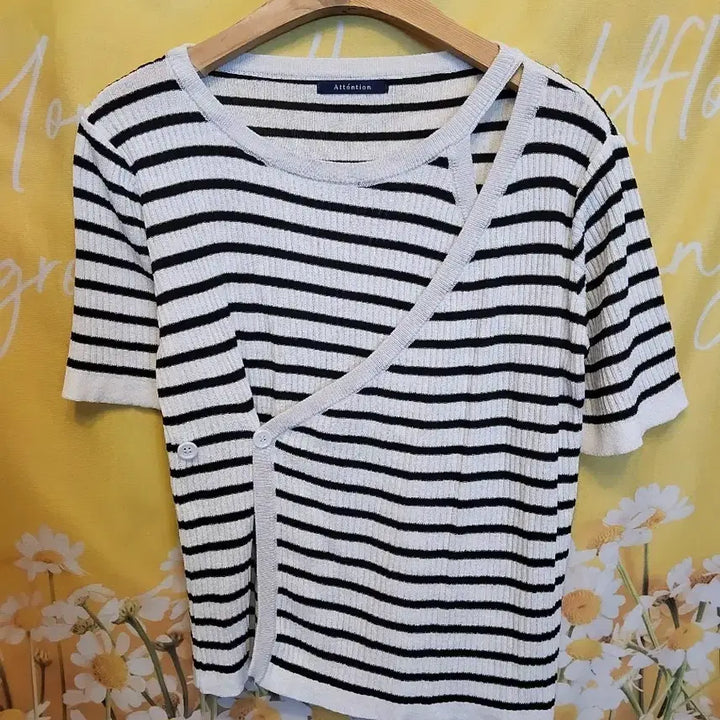 [BUNJANG] Attention White and Black Stripe Short Sleeve Knit Top / Attention 흰검 스트라이프 반팔 니트F