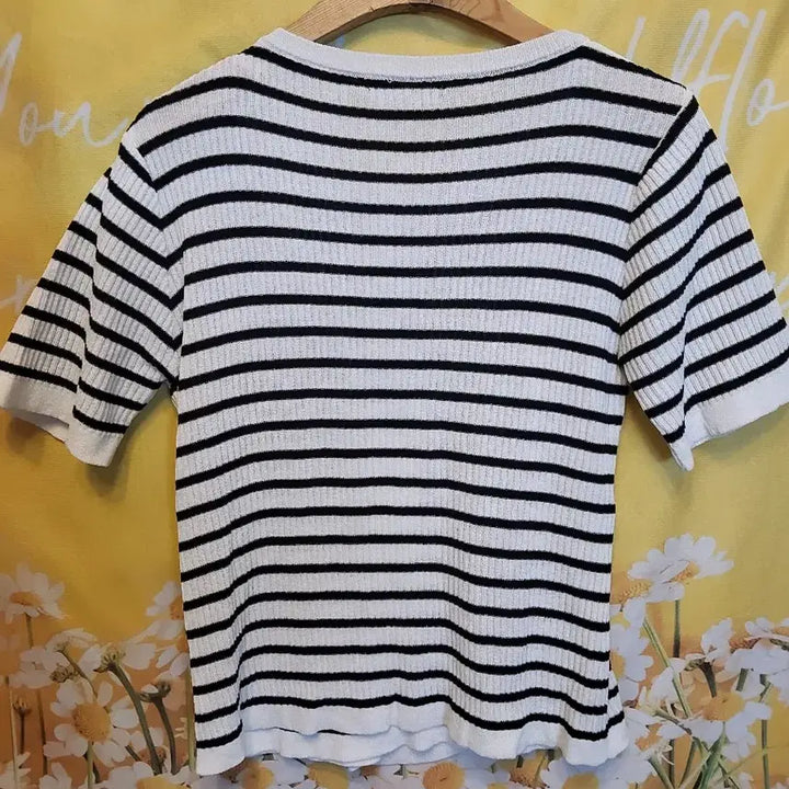 [BUNJANG] Attention White and Black Stripe Short Sleeve Knit Top / Attention 흰검 스트라이프 반팔 니트F