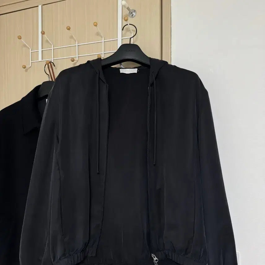 [BUNJANG] AMOMENTO Cupro Hooded Zip-Up Black 26ss / 아모멘토 큐프로 후드 집업 블랙 26ss