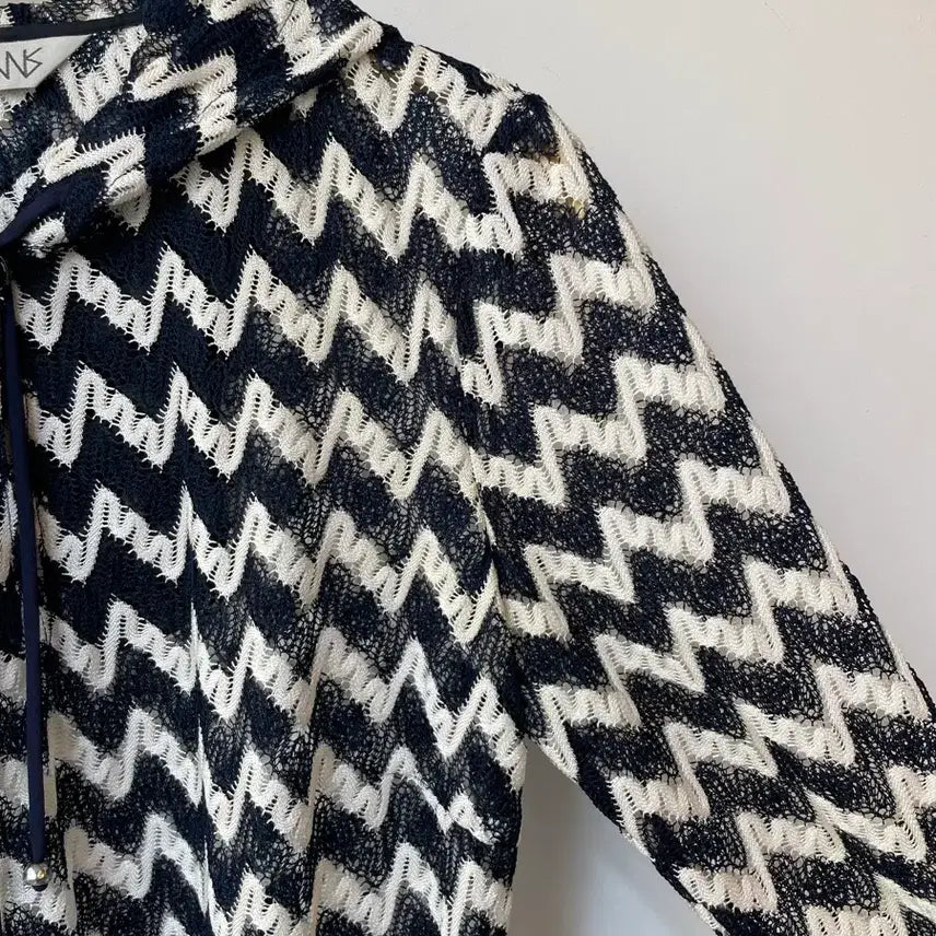 [BUNJANG] ANS Black &amp; White Pattern Knit Pocket Hoodie Midi Dress / ANS 블랙화이트 패턴 니트 포켓 후드 미디 원피스