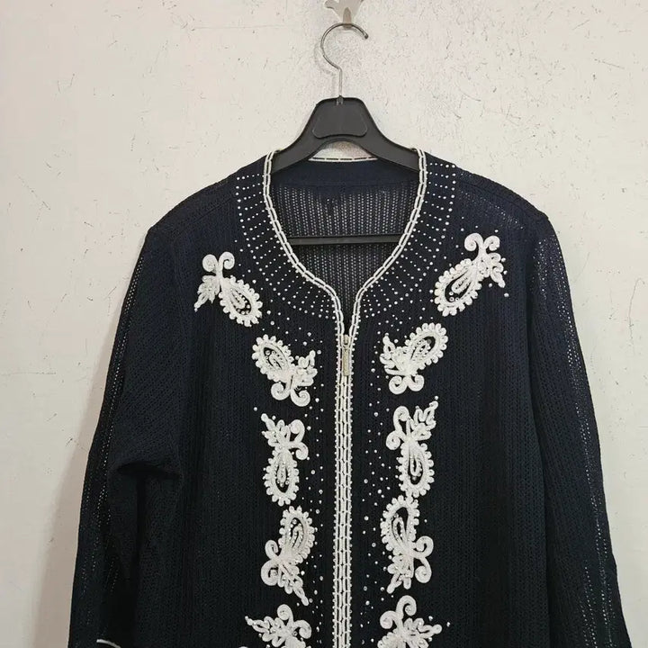 [BUNJANG] Black Embroidered Zip-Up Knit Cardigan / 블랙 자수 집업 니트 가디건