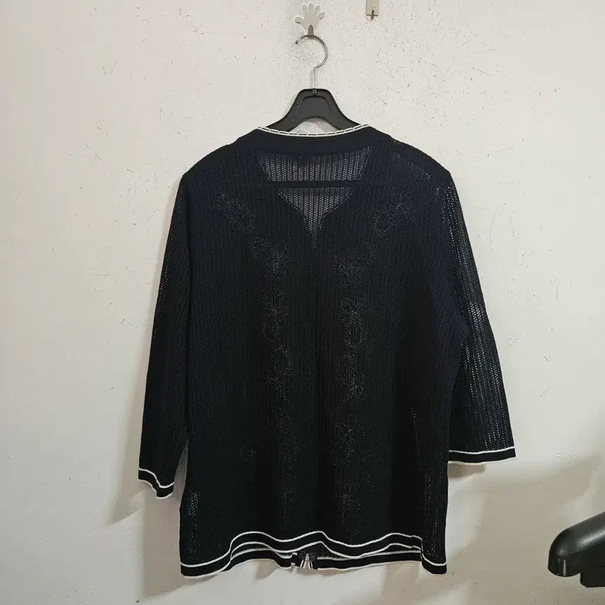 [BUNJANG] Black Embroidered Zip-Up Knit Cardigan / 블랙 자수 집업 니트 가디건
