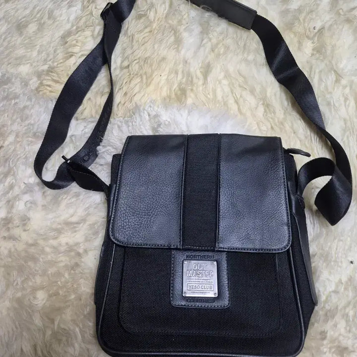 [BUNJANG] OUT MASTER Storage Bag / OUT MASTER 수납 가방