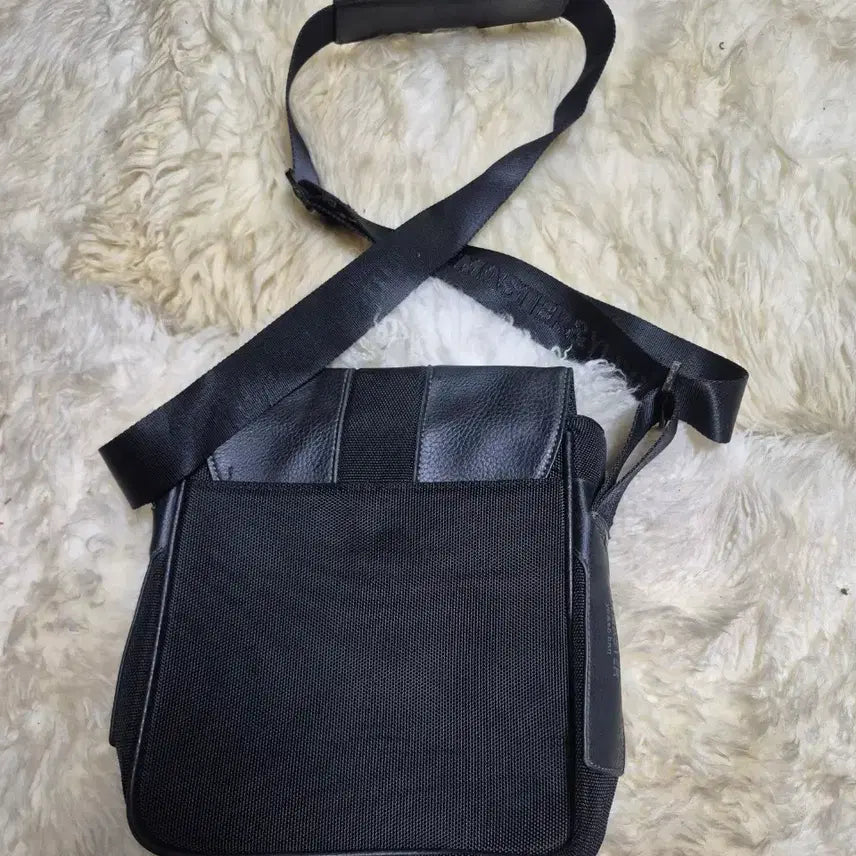 [BUNJANG] OUT MASTER Storage Bag / OUT MASTER 수납 가방