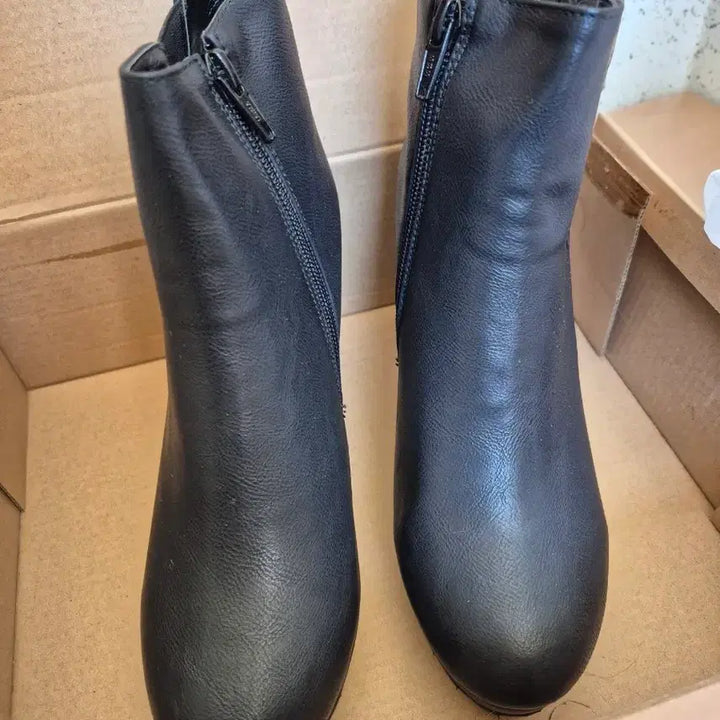 [BUNJANG] Black Ankle Boots with Side Zipper for Women / 블랙 앵클 부츠 지퍼 여성용