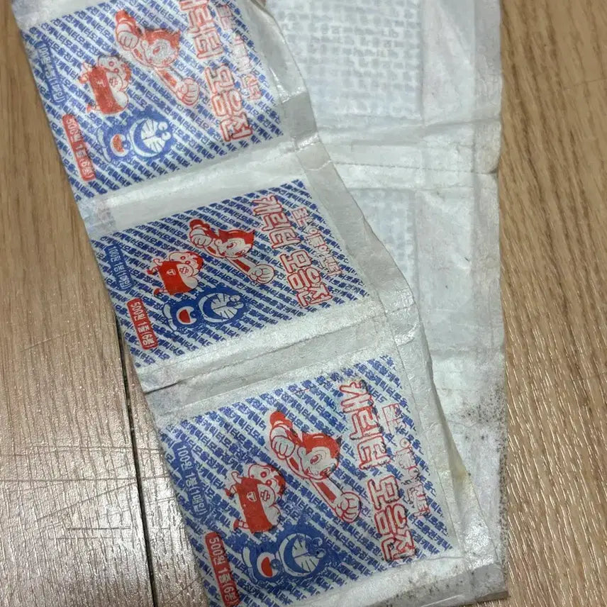 [BUNJANG] Doraemon and Anpanman Character Seal Collection (6 Pieces) / 추억의 띠부 띠부 씰 도라에몽과 호빵맨 캐릭터 6개