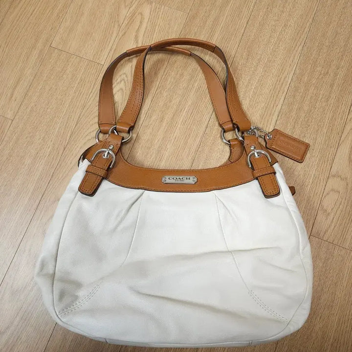 [BUNJANG] Coach Ivory Leather Shoulder Bag / 코치 아이보리 가죽 숄더백