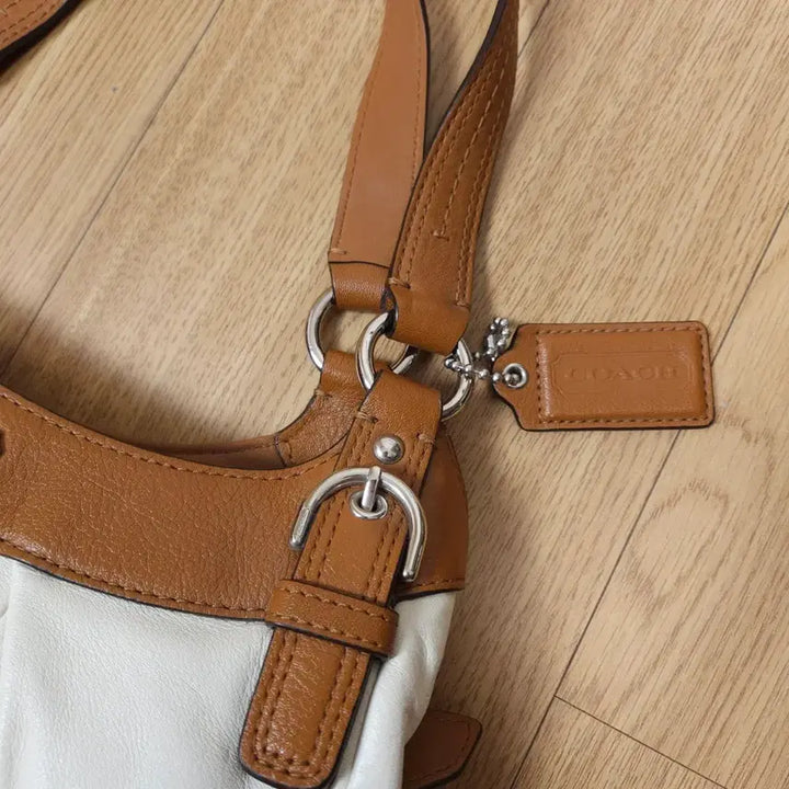 [BUNJANG] Coach Ivory Leather Shoulder Bag / 코치 아이보리 가죽 숄더백