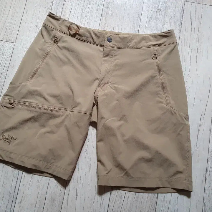 [SOLD OUT] (S컨디션)아크테릭스 감마 lt 9인치 숏팬츠 32