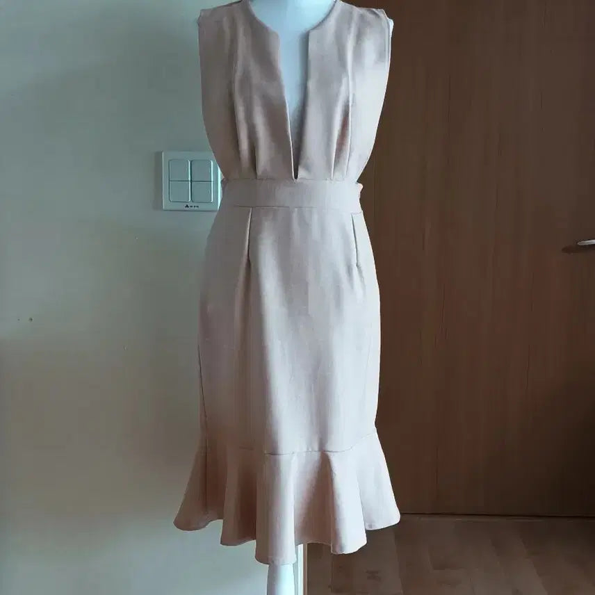 [BUNJANG] EBUBA Sleeveless Mermaid Dress / EBUBA 노카라 머메이드 원피스 55~66초