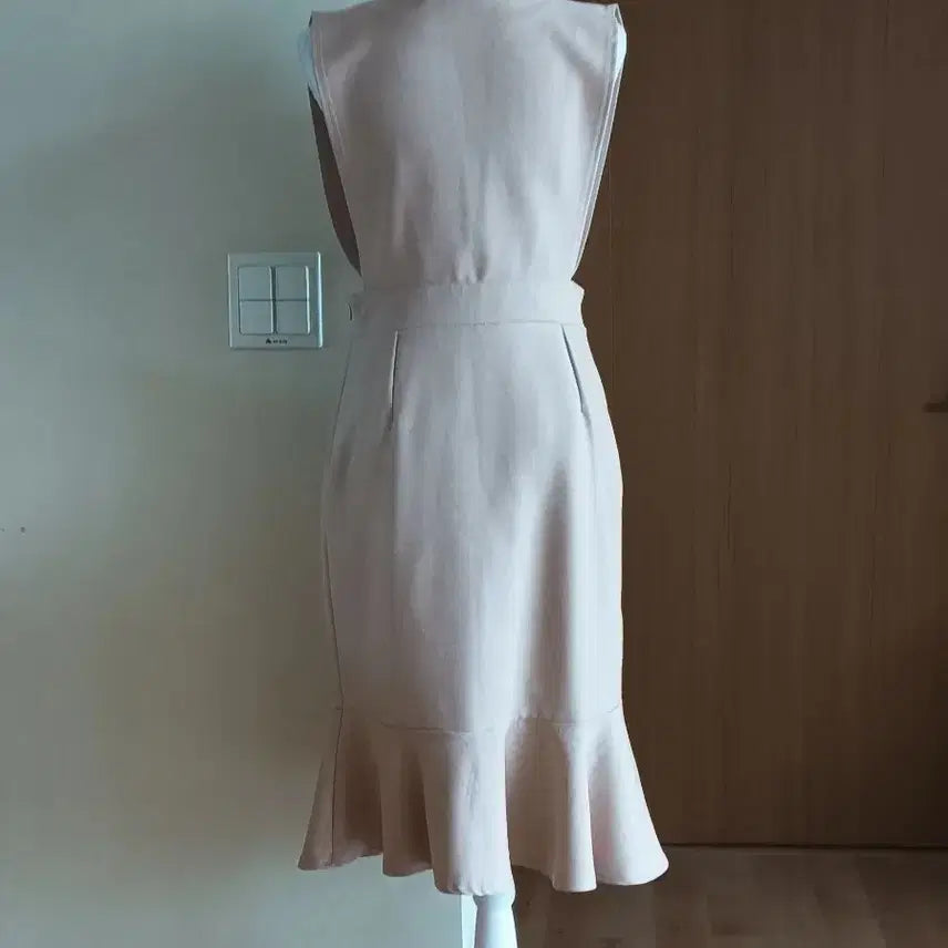 [BUNJANG] EBUBA Sleeveless Mermaid Dress / EBUBA 노카라 머메이드 원피스 55~66초